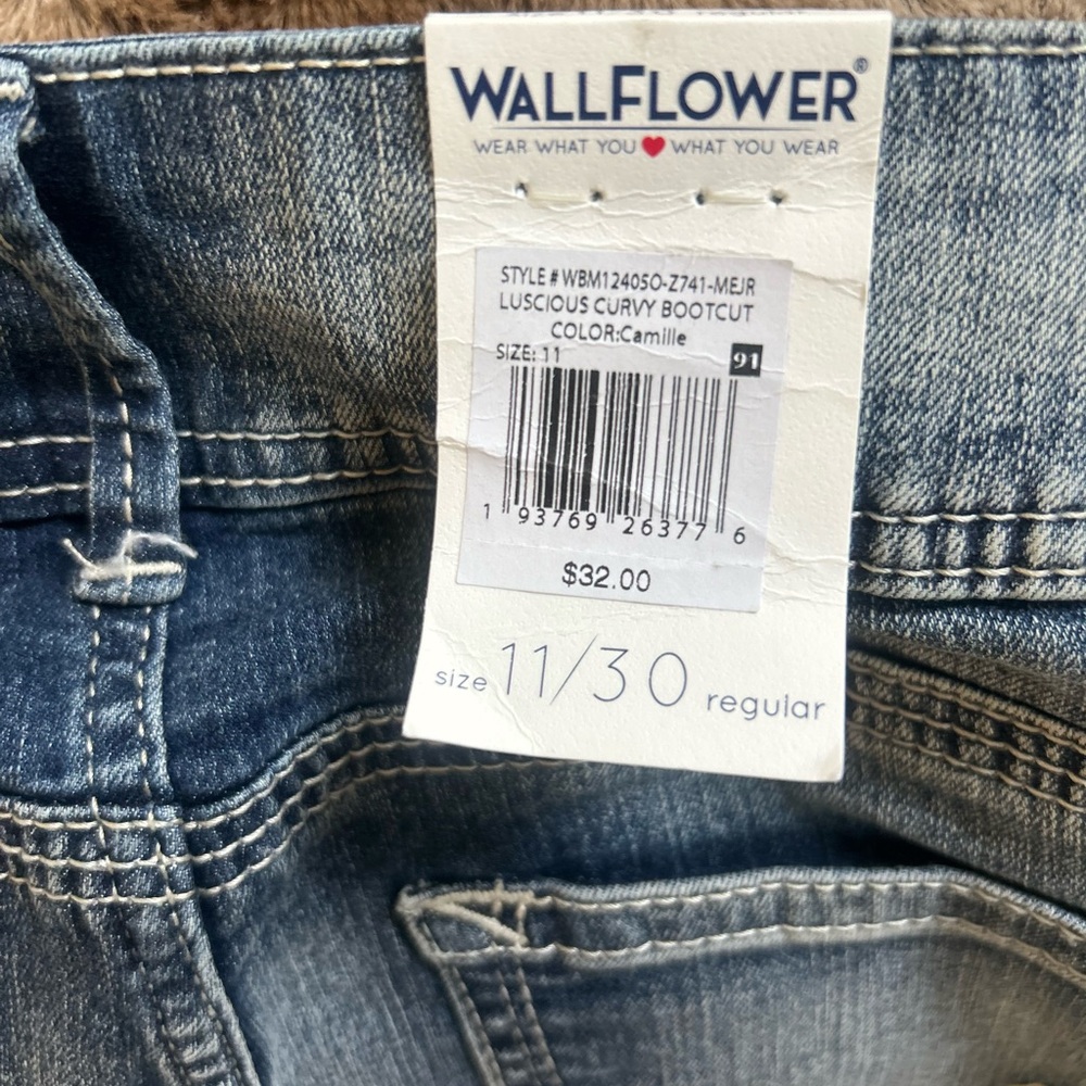 Wallflower LUSCIOUS CURVY BOOTCUT Jeans - Picture 4 of 4